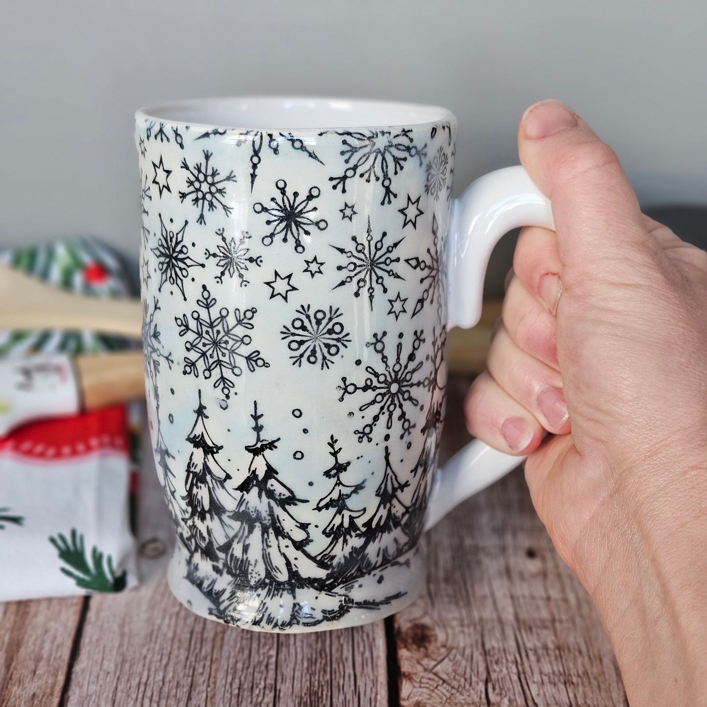 Light blue, 2 variant handles: white and 22k white gold 10 oz mug