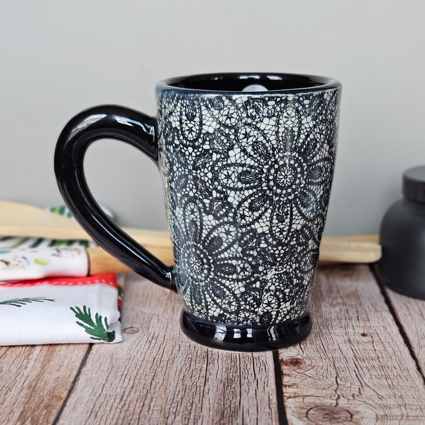 Various lace mugs, 10 oz. with foot