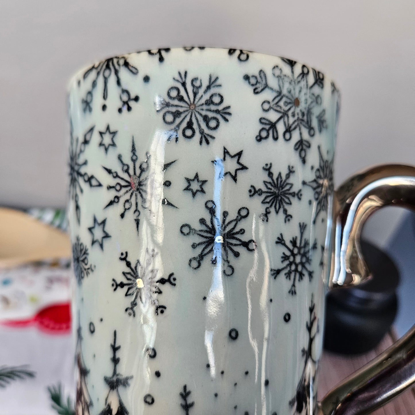 Light blue, 2 variant handles: white and 22k white gold 10 oz mug