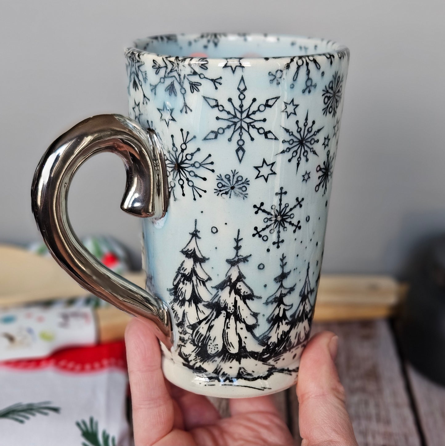 Light blue, 2 variant handles: white and 22k white gold 10 oz mug