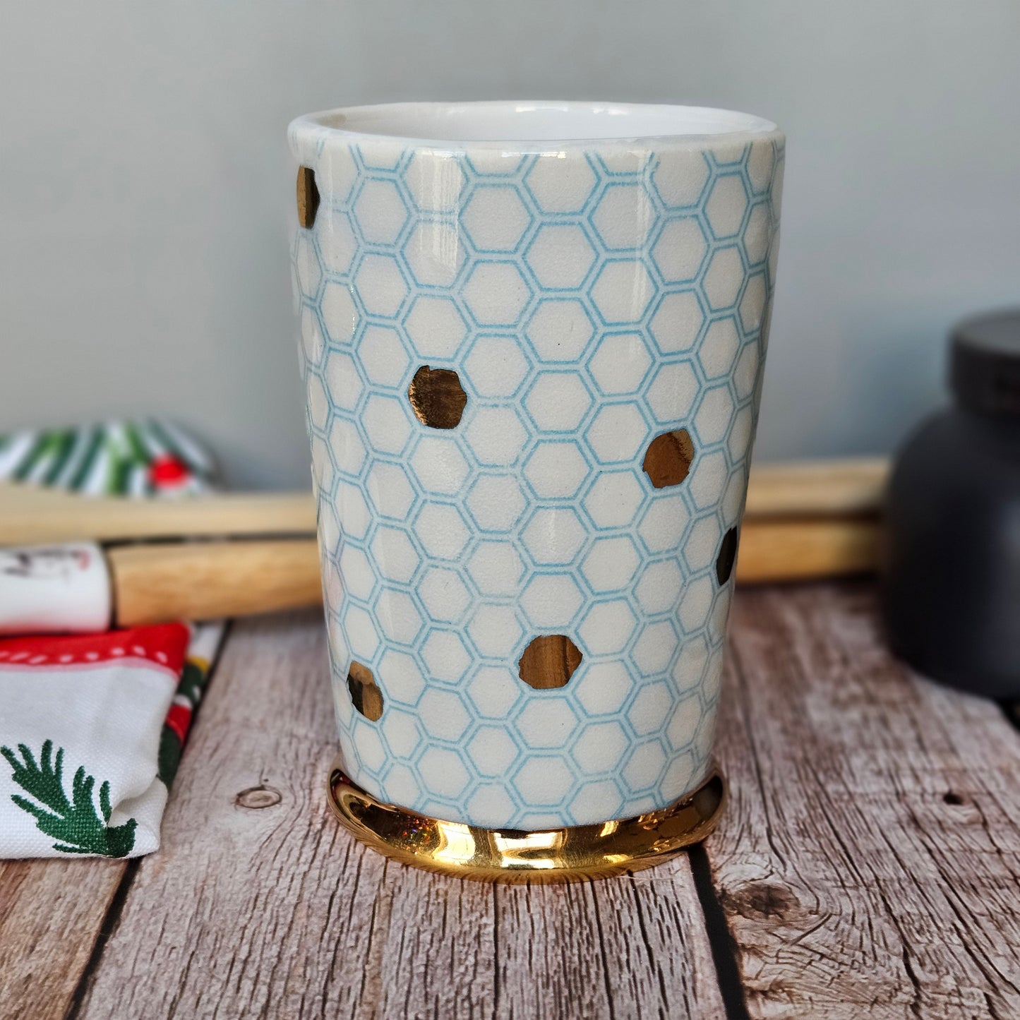 Blue and white honeycomb mug with 22k yellow gold handle, foot