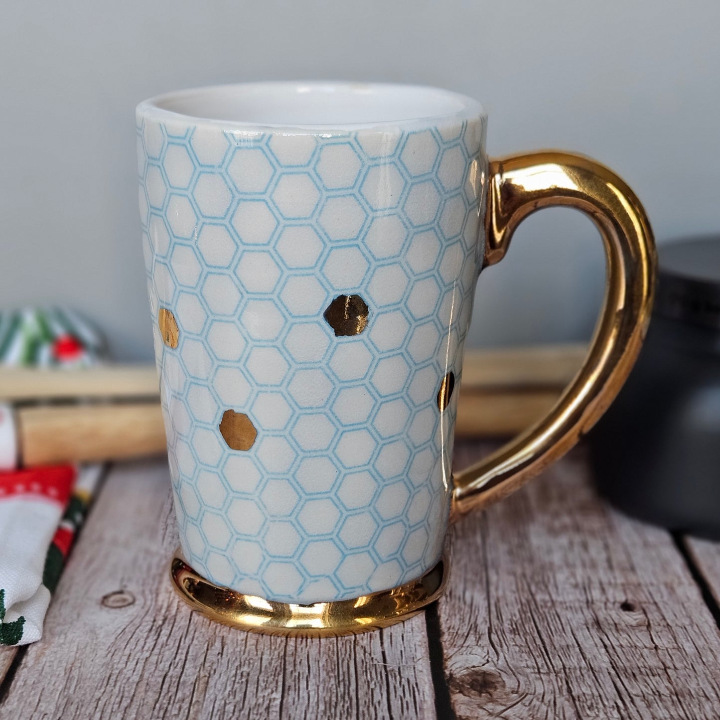 Blue and white honeycomb mug with 22k yellow gold handle, foot