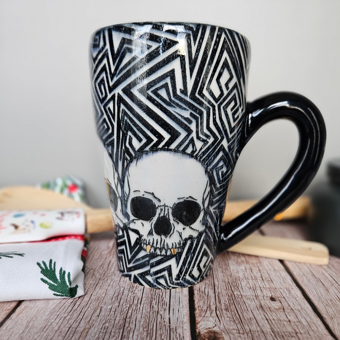 Black and white maze skull mug with 22k gold teeth, 10 oz.