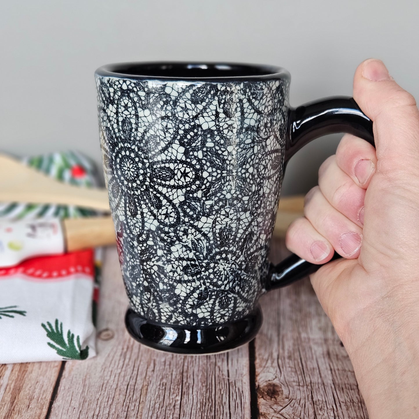 Various lace mugs, 10 oz. with foot