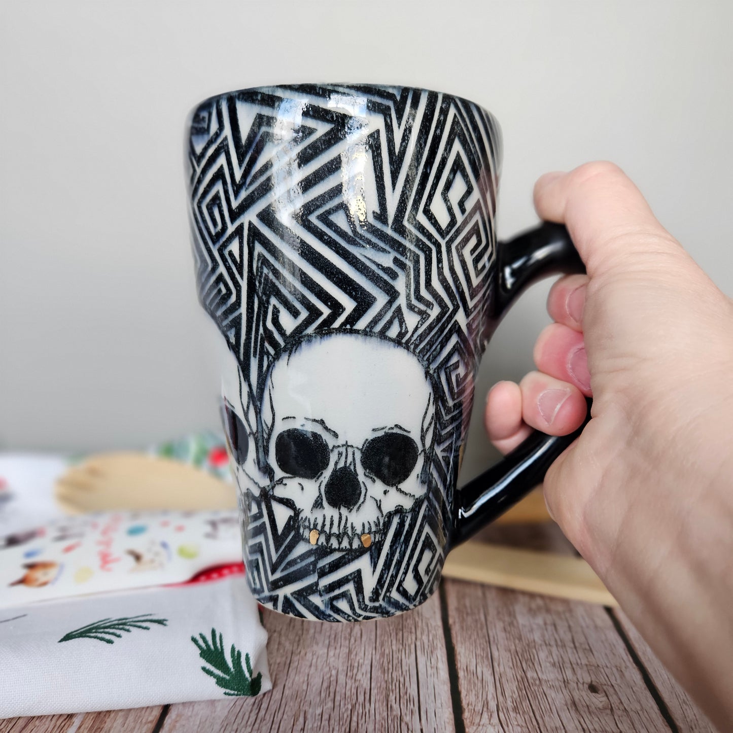 Black and white maze skull mug with 22k gold teeth, 10 oz.