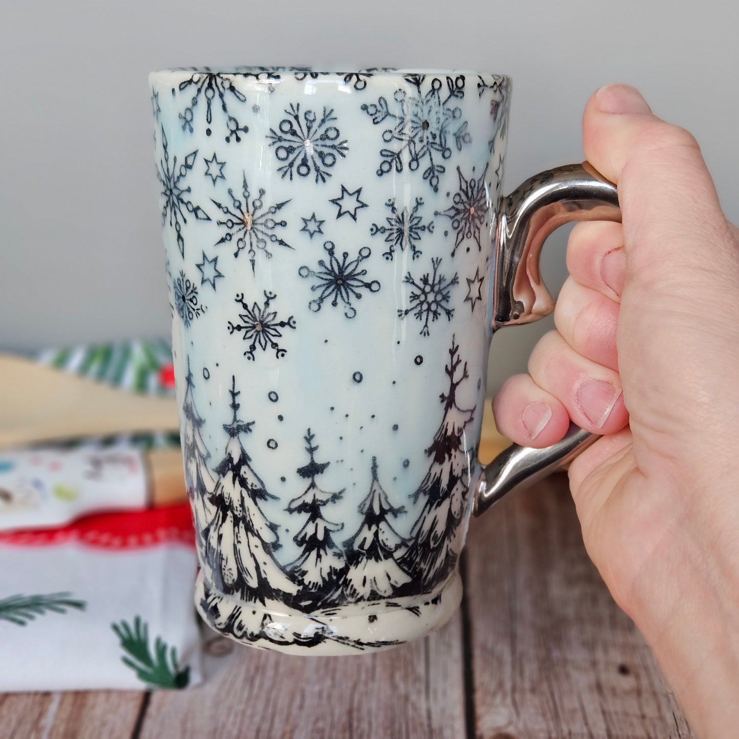 Light blue, 2 variant handles: white and 22k white gold 10 oz mug