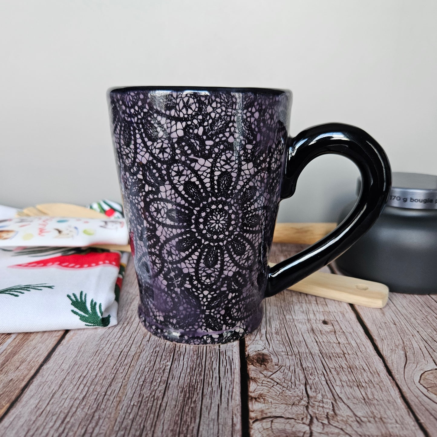 Various lace mugs, 10 oz. with foot