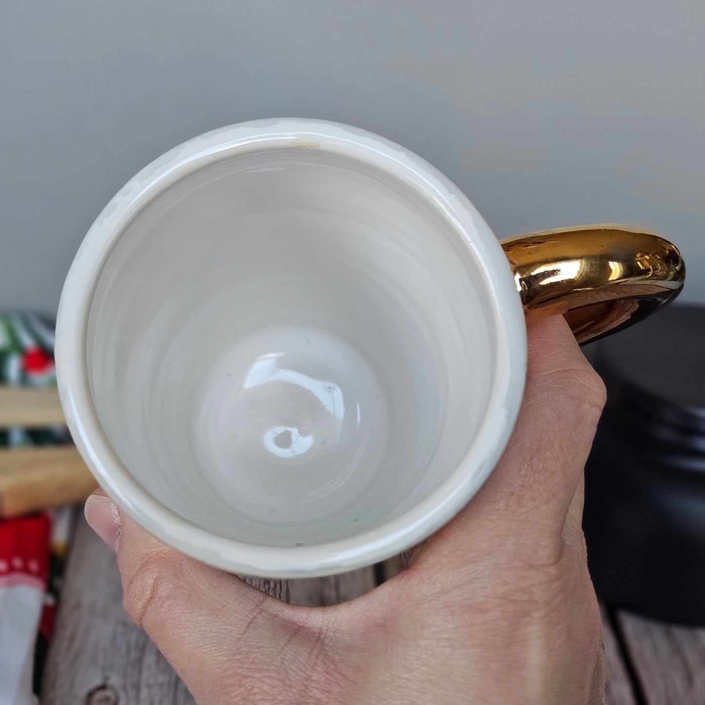 Blue and white honeycomb mug with 22k yellow gold handle, foot