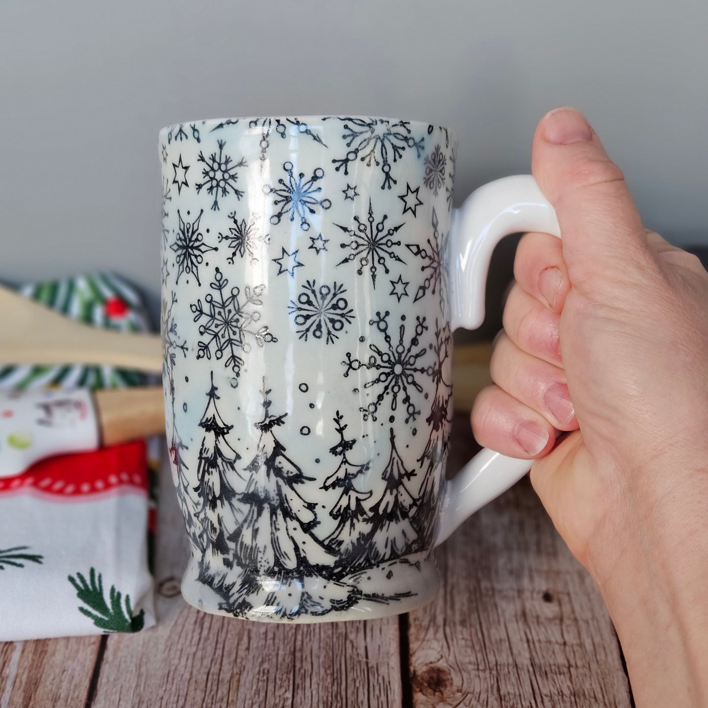 Light blue, 2 variant handles: white and 22k white gold 10 oz mug