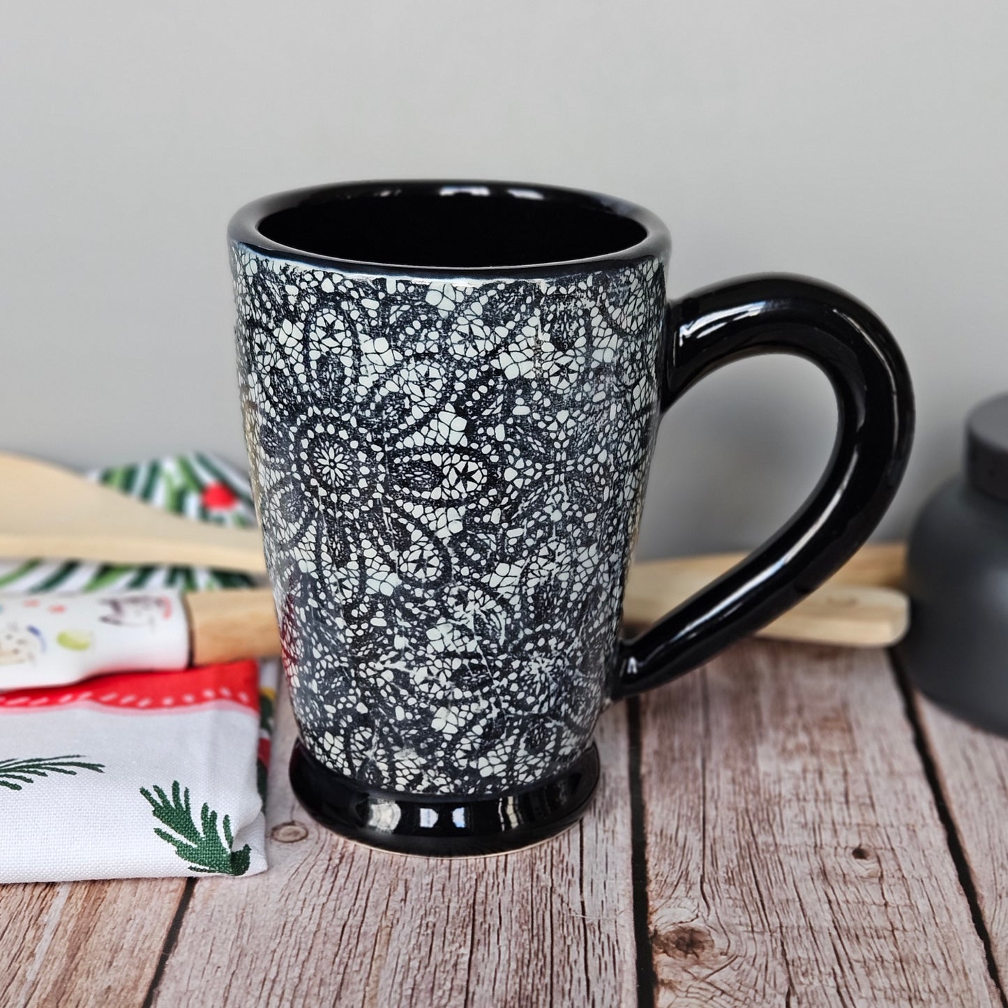 Various lace mugs, 10 oz. with foot