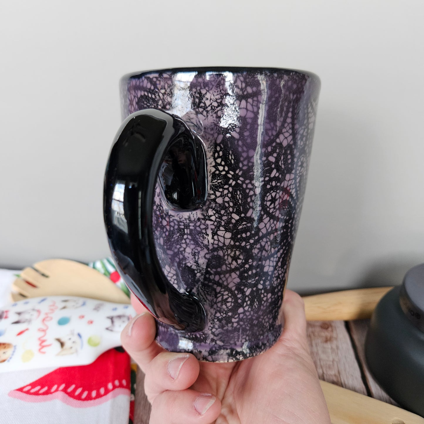 Various lace mugs, 10 oz. with foot